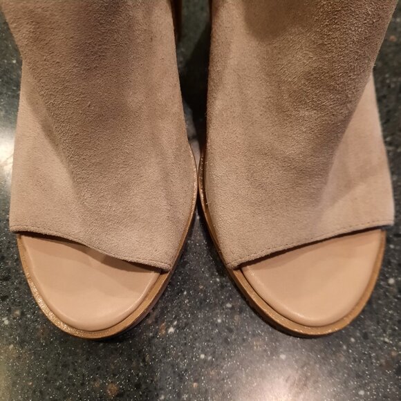 Marc Fisher MLVashi Ankle Strap Sandals in Beige, Size 8M - Picture 7 of 13